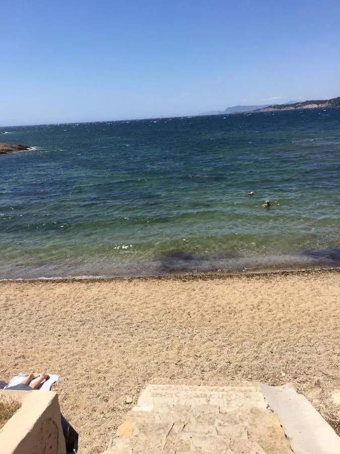 T2 terrasse 20m2 climatisé à 1mn chrono à pied de la plage , mer et sentier du littoral terrasse 20 m2 vue mer Six-Fours-les-Plages 0*,