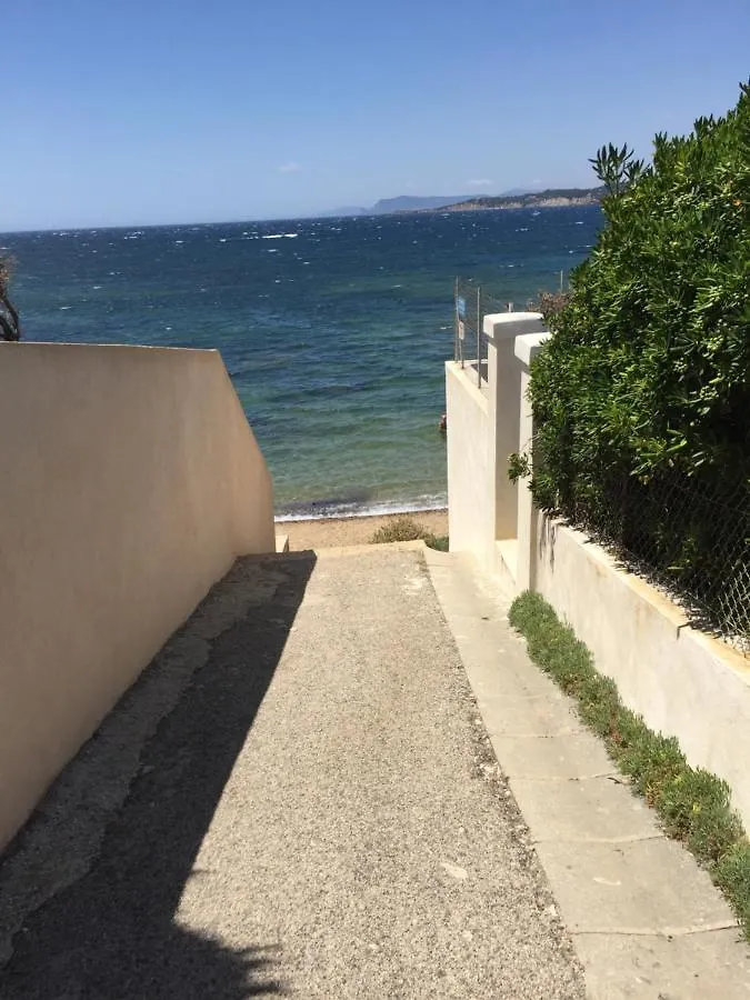 T2 terrasse 20m2 climatisé à 1mn chrono à pied de la plage , mer et sentier du littoral terrasse 20 m2 vue mer Six-Fours-les-Plages France