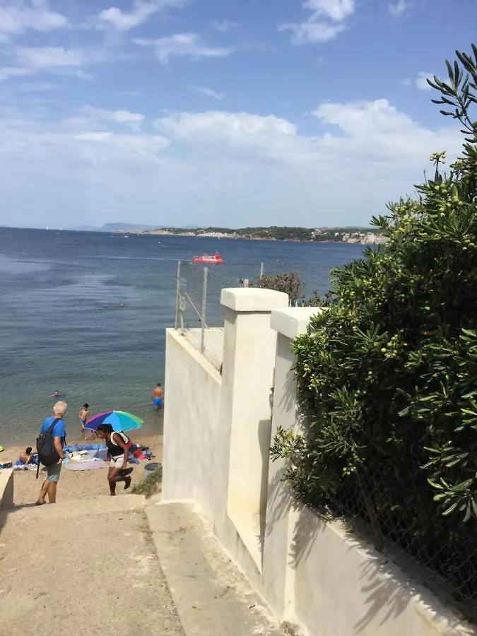 T2 terrasse 20m2 climatisé à 1mn chrono à pied de la plage , mer et sentier du littoral terrasse 20 m2 vue mer Six-Fours-les-Plages 0*,  France