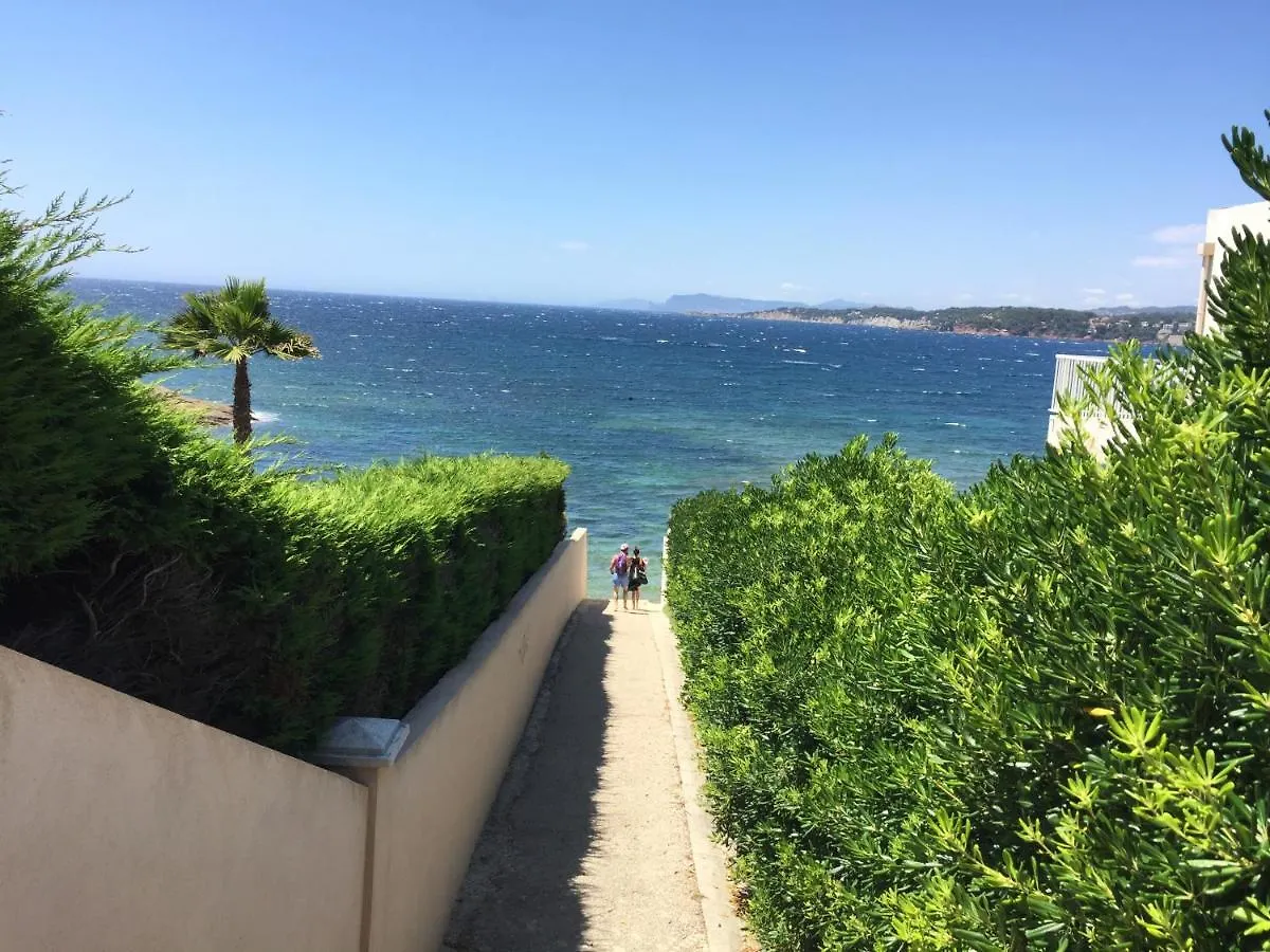 T2 terrasse 20m2 climatisé à 1mn chrono à pied de la plage , mer et sentier du littoral terrasse 20 m2 vue mer Six-Fours-les-Plages