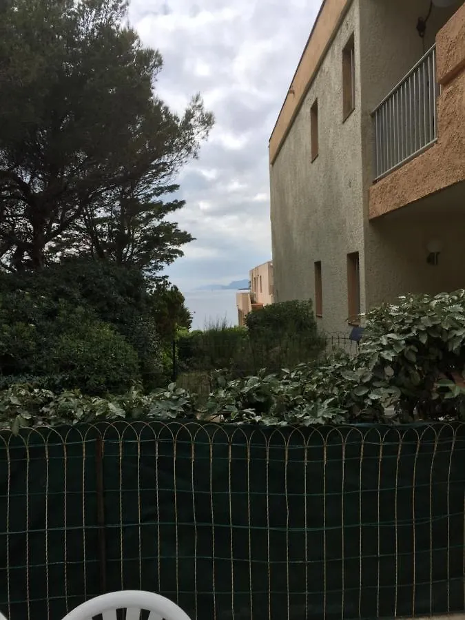 T2 terrasse 20m2 climatisé à 1mn chrono à pied de la plage , mer et sentier du littoral terrasse 20 m2 vue mer Six-Fours-les-Plages 0*,