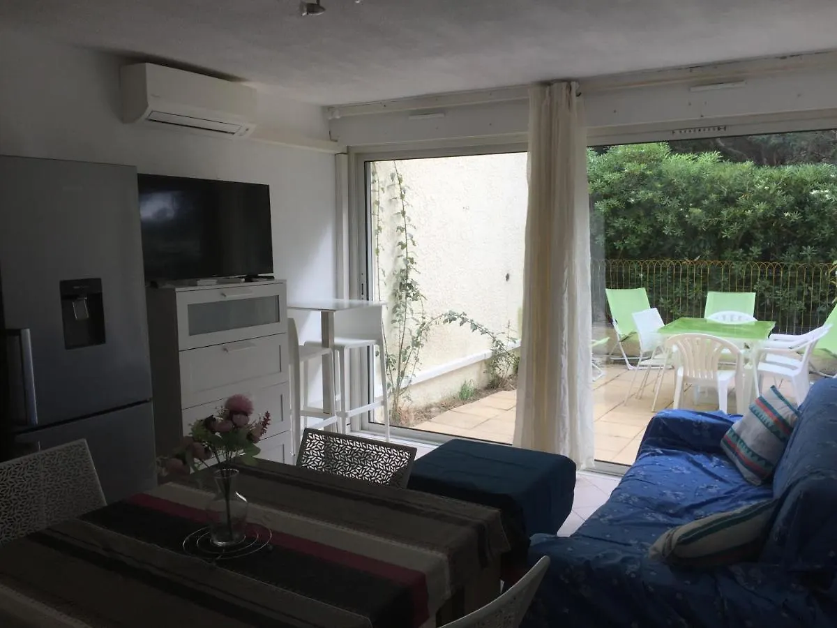 T2 terrasse 20m2 climatisé à 1mn chrono à pied de la plage , mer et sentier du littoral terrasse 20 m2 vue mer Six-Fours-les-Plages 0*,  France