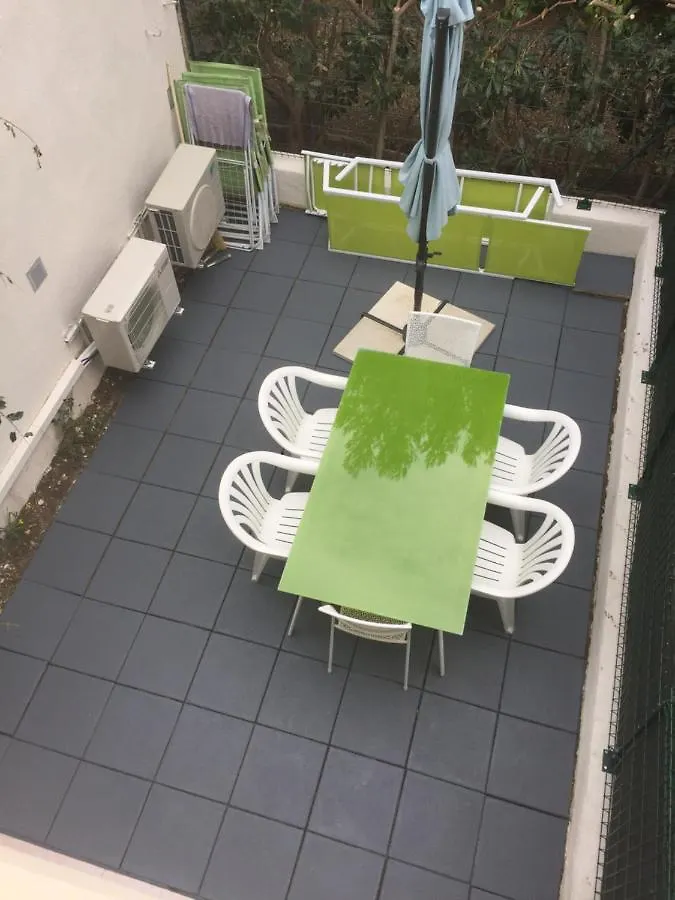 T2 terrasse 20m2 climatisé à 1mn chrono à pied de la plage , mer et sentier du littoral terrasse 20 m2 vue mer Six-Fours-les-Plages
